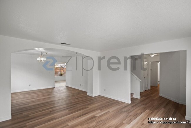 Building Photo - 2215 Jenni Ln