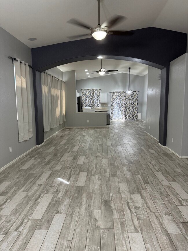 Building Photo - 3972 E Timberline Rd