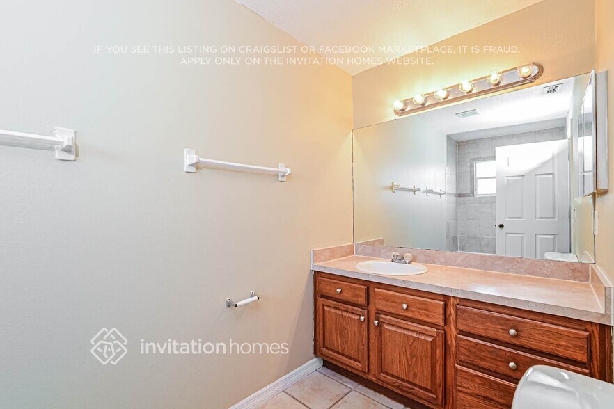 Building Photo - 811 Albi Ct