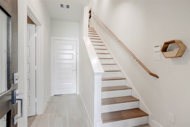 Building Photo - 2781 Clinton Dr