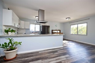 Building Photo - 850 SW 133rd Ter