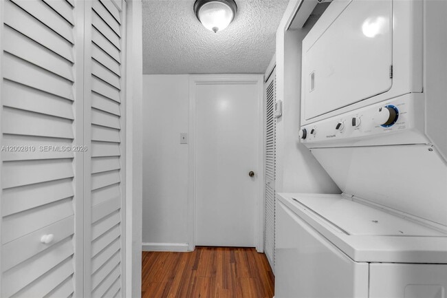 Building Photo - 10630 SW 157th Ct