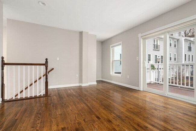 Building Photo - 420 Medford St