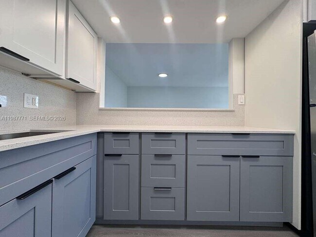 Building Photo - 455 Golden Isles Dr