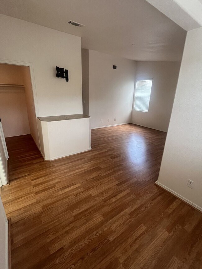 Building Photo - Charming 5 Bedroom house in Rancho Obispo Community