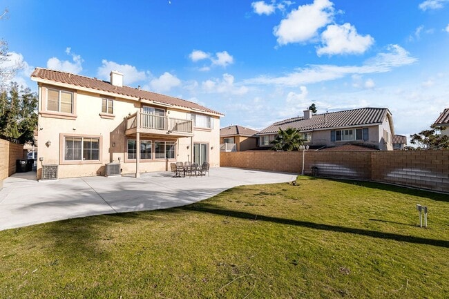 Building Photo - Beautiful 2 Story Home