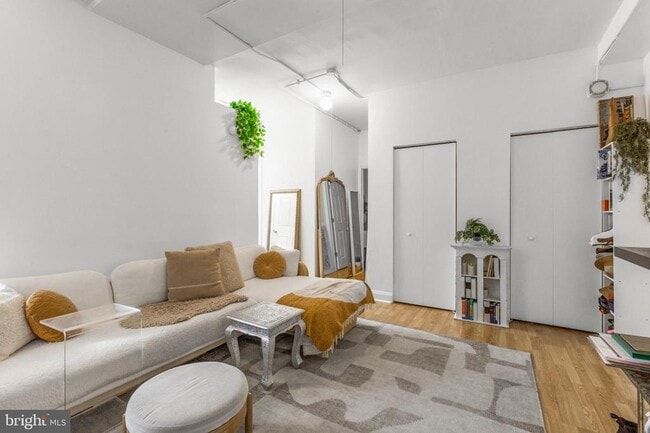 Building Photo - 1324 Locust St