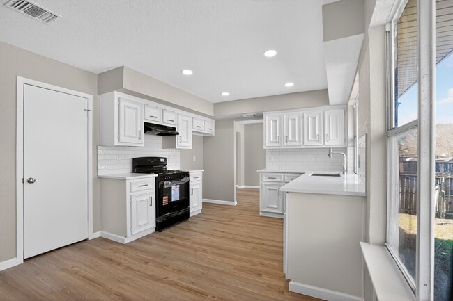 Building Photo - 5103 Devon Green Dr