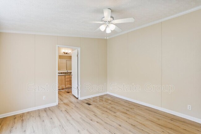 Building Photo - 123 Battlefield Dr