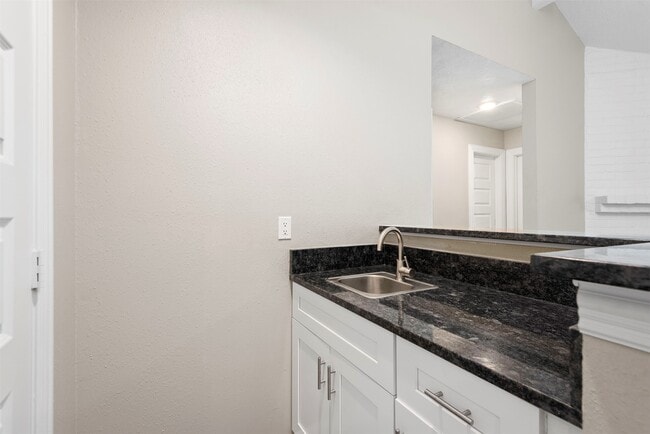 Building Photo - 8363 Pebbledowne Dr