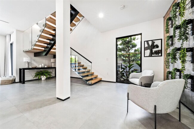 Building Photo - 3320 NE 17th St