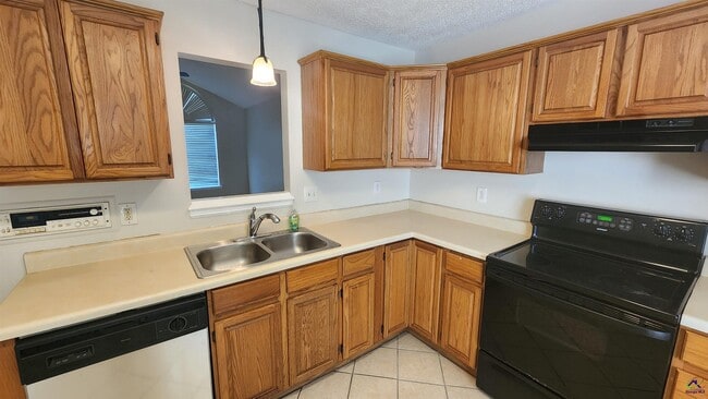 Building Photo - 45 Skyway Dr