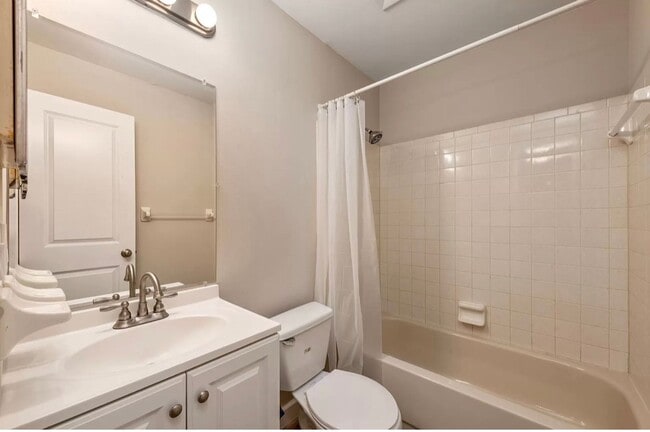 Building Photo - 5485 Decatur St