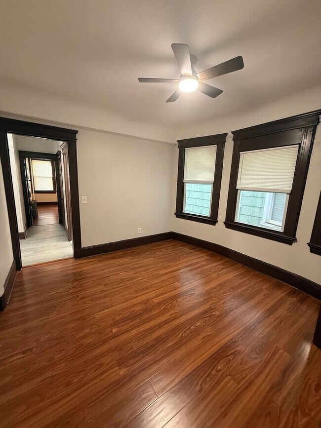 Building Photo - 203 Hollywood Ave