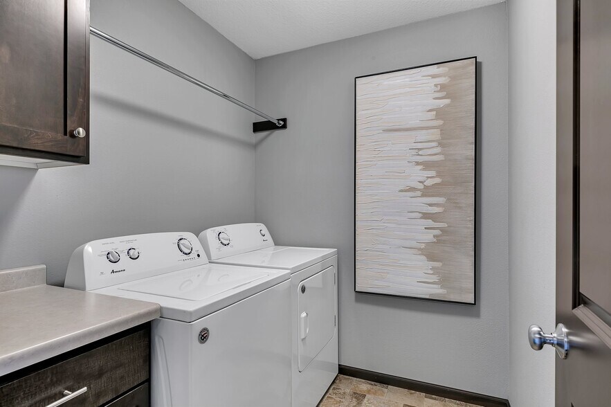 Building Photo - 681 Roberts Road