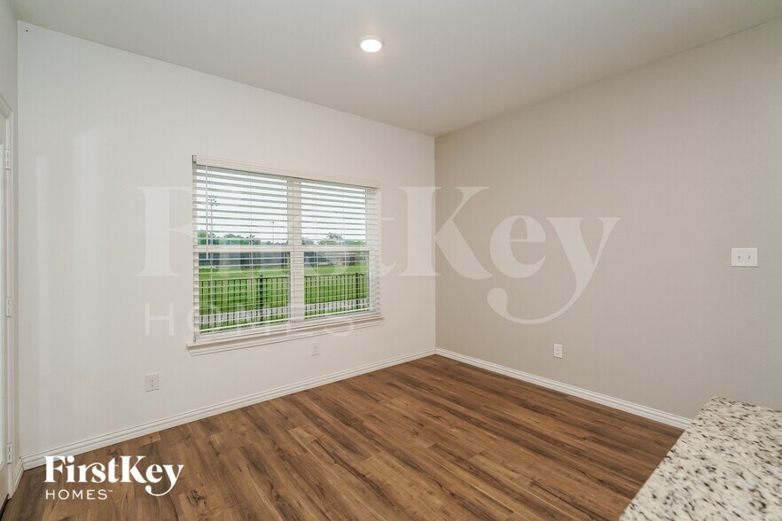 Building Photo - 7340 Parkside Pl Dr