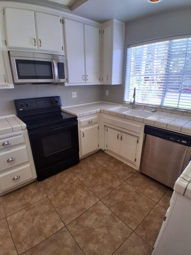 Building Photo - Beautiful Single-Story Home in Pheasant Run – Move-In Ready!