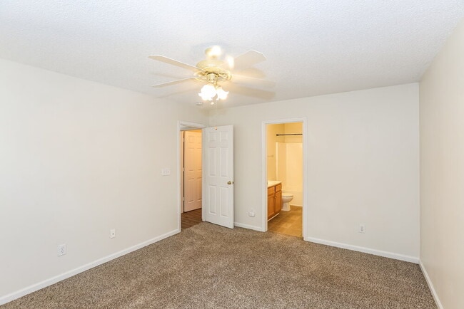 Building Photo - 15476 Stone Hollow Dr