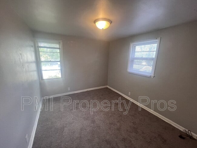 Building Photo - 4566 N 28th St