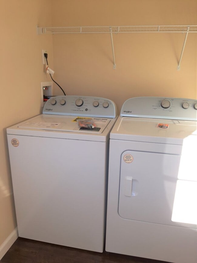 Building Photo - SUBLEASE through May 2026 3 Bedroom 2 Bath-Beautiful Views