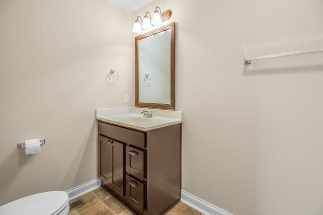 Building Photo - 418 Lansing Ln