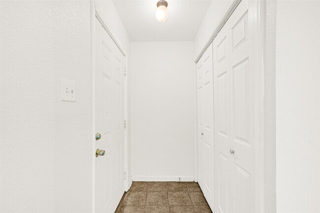 Building Photo - 8100 Creekbend Dr