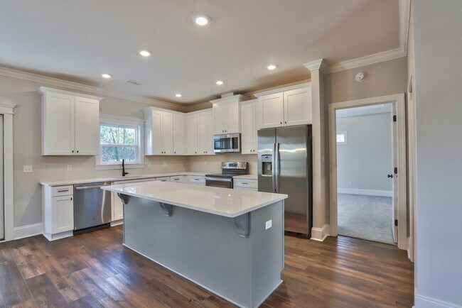 Building Photo - 43 Sarlan Garden Dr