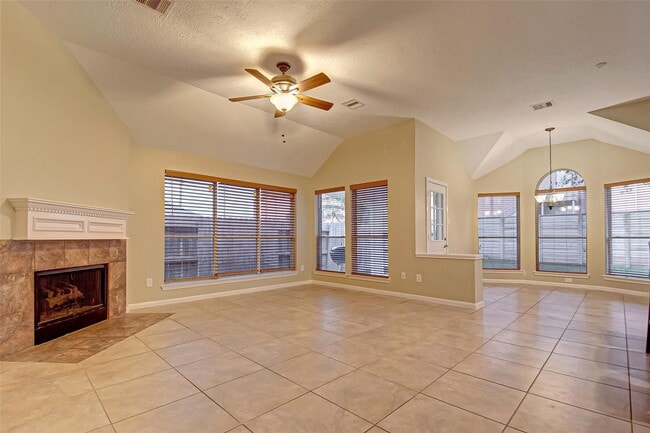 Building Photo - 4611 Summer Lakes