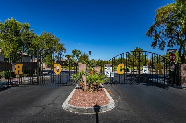 Building Photo - Lovely Northwest Gated Community Home