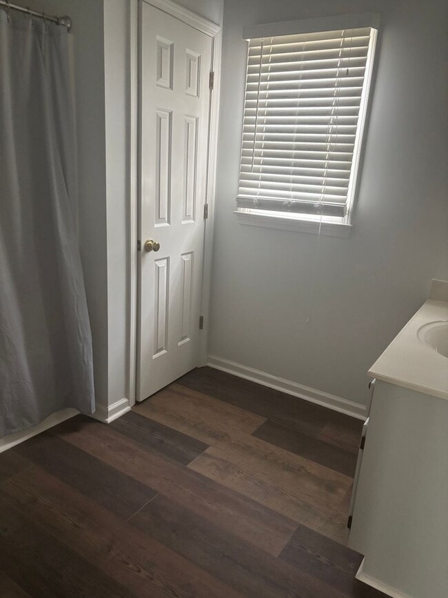 Building Photo - 2 Bedroom Salisbury Townhome