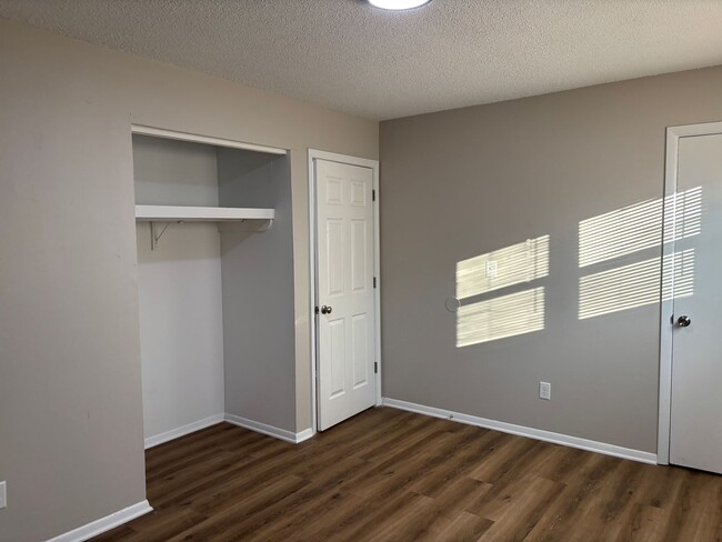 Building Photo - 713 N 6th St