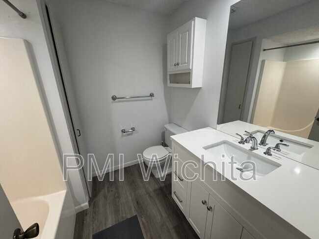 Building Photo - 3501 W 21st St N