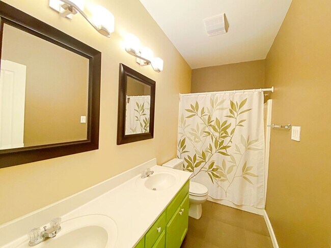 Building Photo - 4 Bedroom House Available Now in Riverbend...