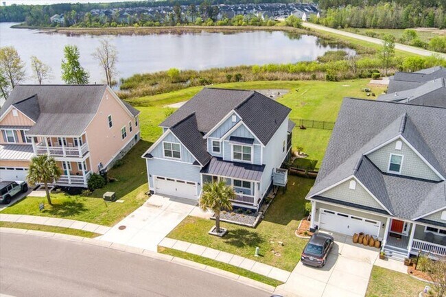 Building Photo - Show stopping 5 bed/3 bath rental in the h...