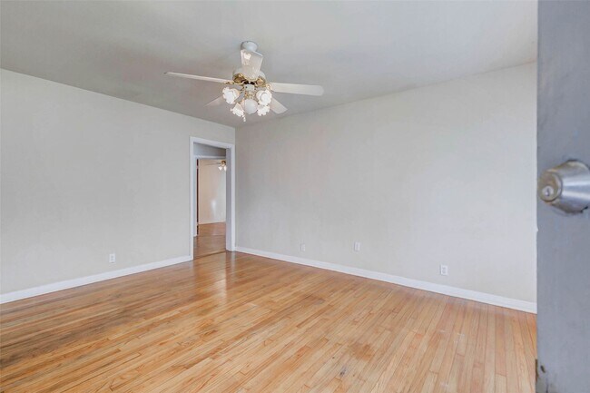 Building Photo - 6507 Heron Dr