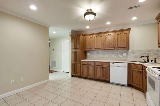 Building Photo - 540 Battlecreek Way
