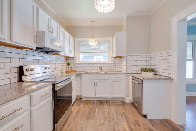 Building Photo - Three-Bed Home w/ Fenced in BackYard in the Heart of Durham