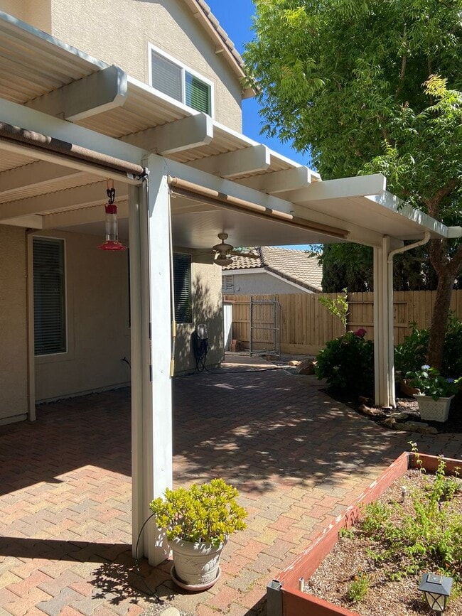 Building Photo - Broadstone Solar Home - 5 Bdrms, 4 Baths