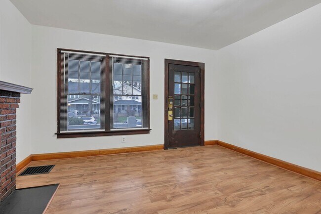 Building Photo - 1161-1163 Linwood Ave