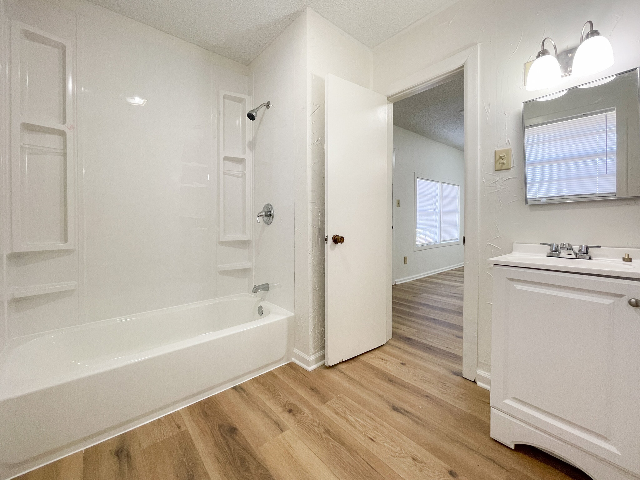 Building Photo - 715 N Bunker Dr