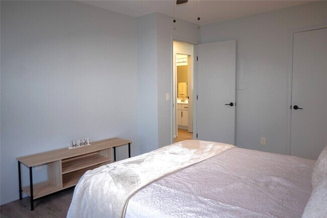 Building Photo - 502 SE B St