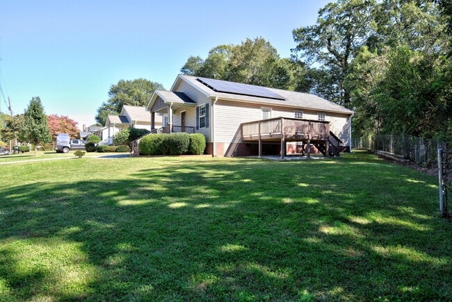 Building Photo - 3 Bed, 2 Bath Home Near Downtown Greenvill...