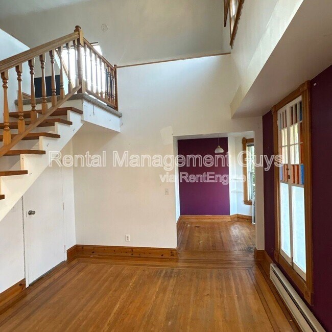 Building Photo - 2647 Girard Ave S