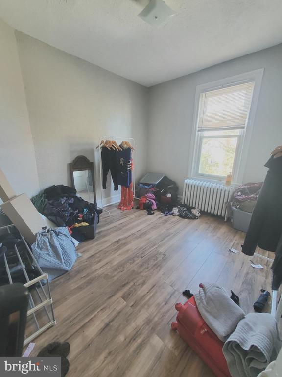 Building Photo - 4960 Chestnut St