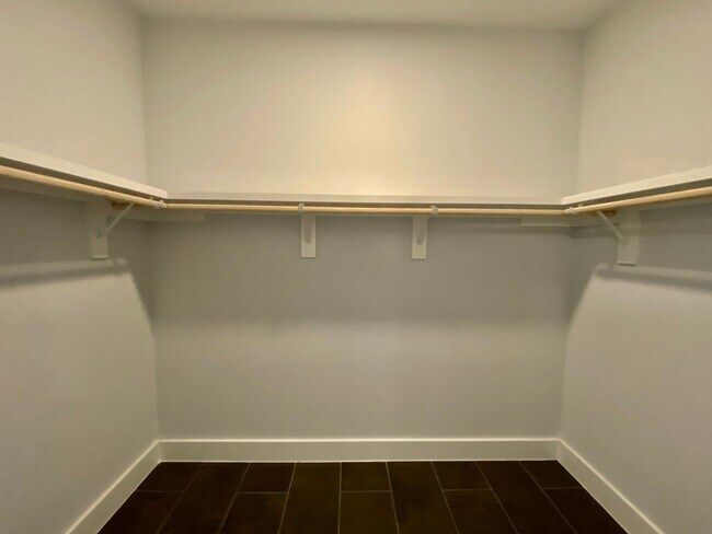 Building Photo - Stylish 3 Bedrooms 2 Bathrooms with Top-Tier Amenities Condo in East Austin!!!