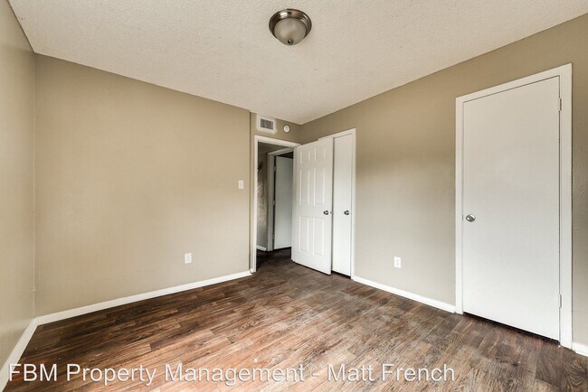 Building Photo - 1001 NE 3rd St