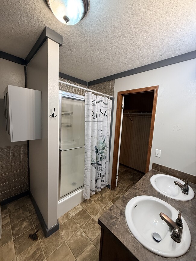 Building Photo - 11188 E Nickens Rd