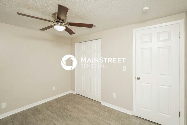 Building Photo - 3 Bedroom Pet-Friendly Home in TAMPA, FL with Main Street Renewal