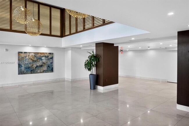 Building Photo - 540 Brickell Key Dr