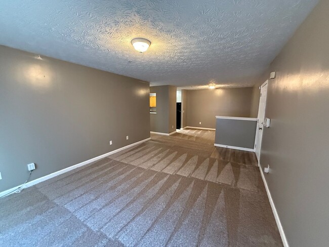 Building Photo - 13104 Fairington Ridge Cir
